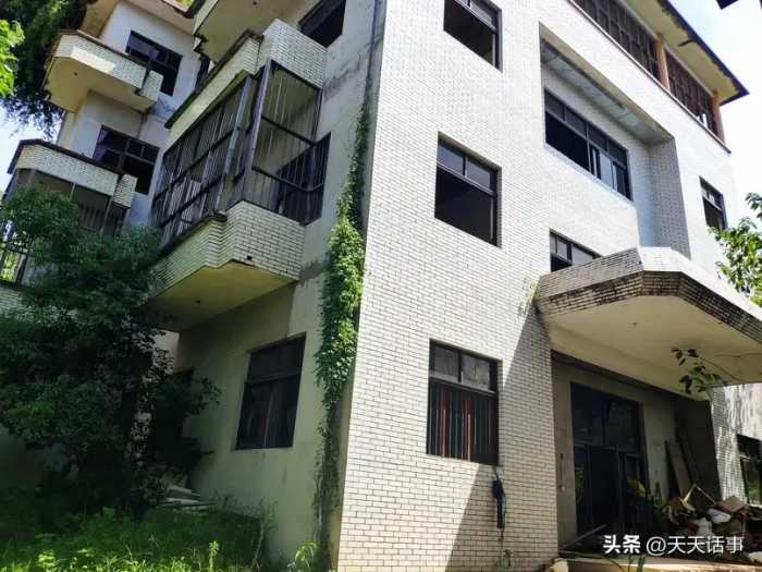 凌晨四点！福州连江县一栋1215㎡的楼房拍卖，被人捡漏111万拿下