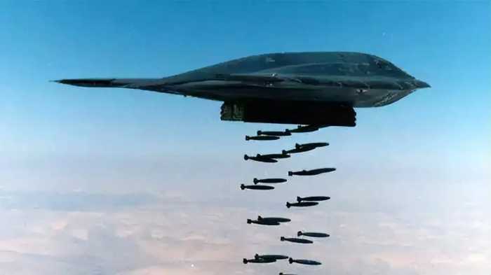 B2轰炸机奔袭55000公里，除了性能强，更可怕的是全球的军事基地