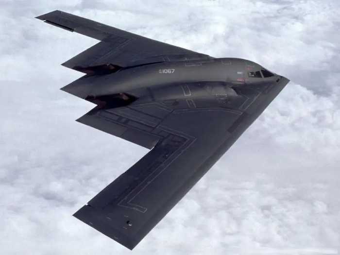 B2轰炸机奔袭55000公里，除了性能强，更可怕的是全球的军事基地