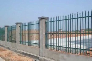 锌钢护栏的安装技巧和维护要点，让你的围栏更持久更美观